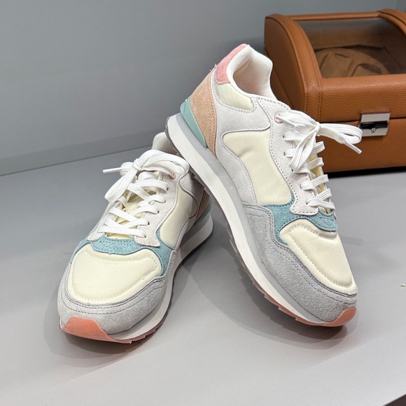 Stylish Women's Cream and Pink Sneakers - Picture 1 of 5